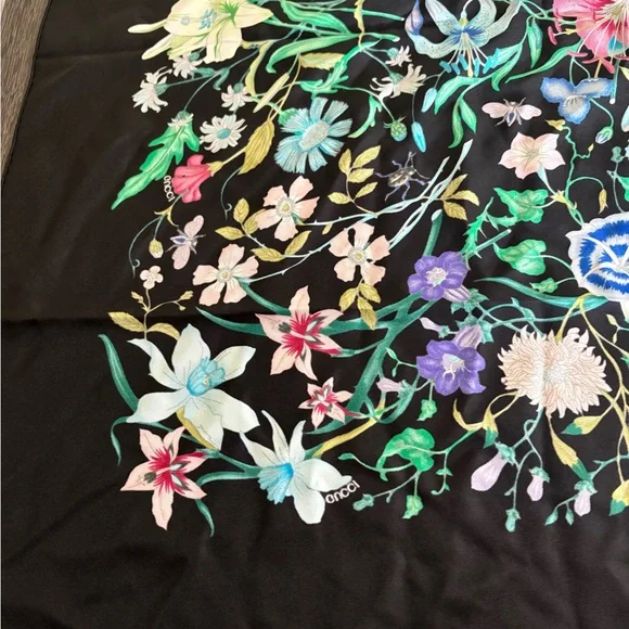 Gucci Floral Scarf & Original Burgundy Gift Box - Picture 5 of 6